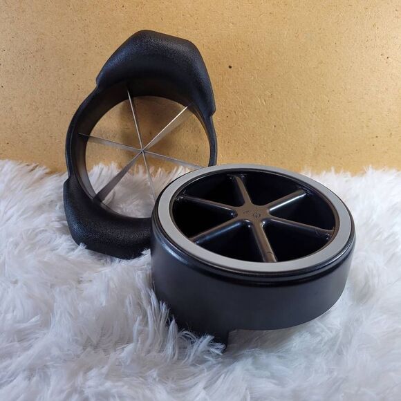 Pampered Chef Veggie Wedger - Picture 4 of 6